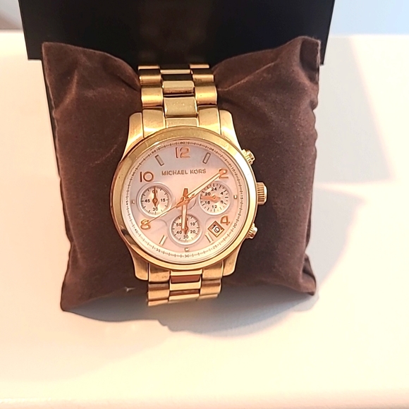 Michael Kors, Gold, Runway Chronograph Watch - Picture 5 of 6